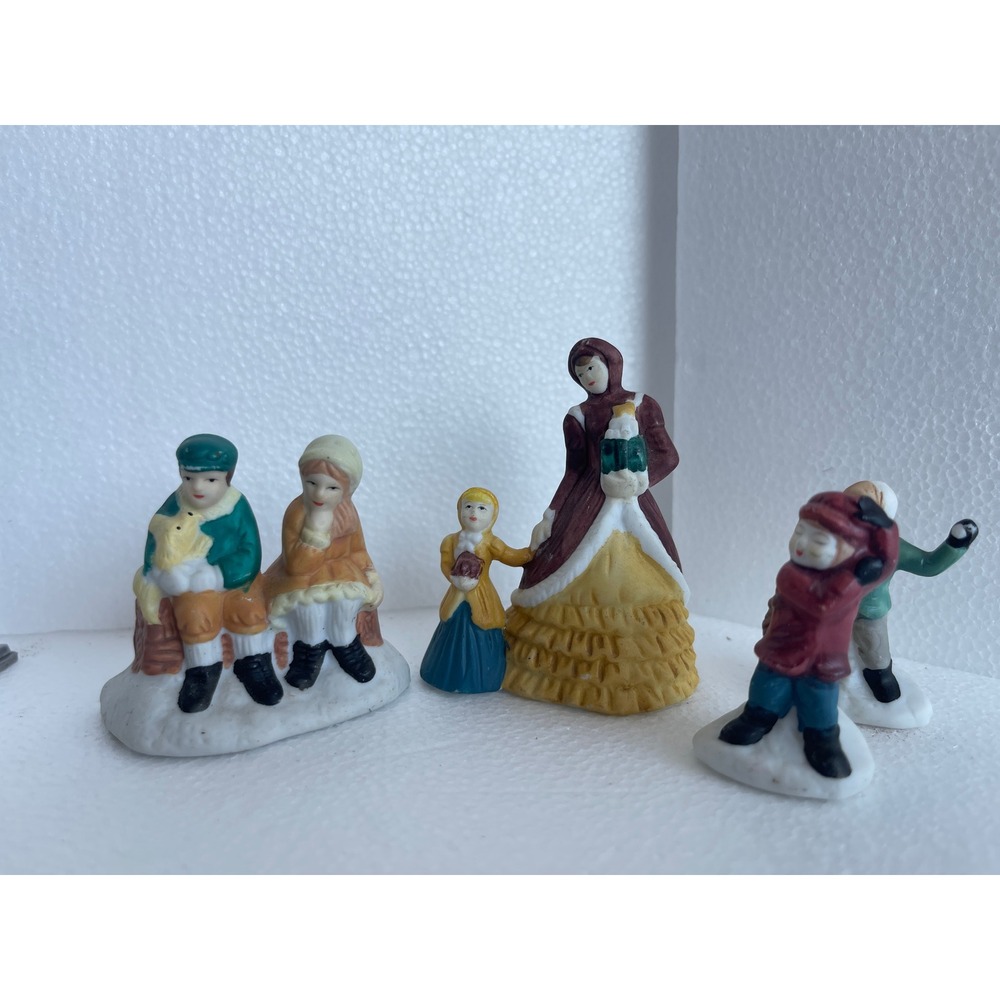 Vintage House of Lloyd 1989 Christmas Around the World Porcelain Figurines Set 4